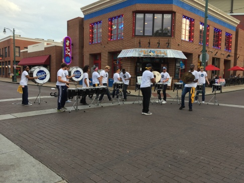 grizzline entertaining on beale street. memphis, tennessee. october 2016.